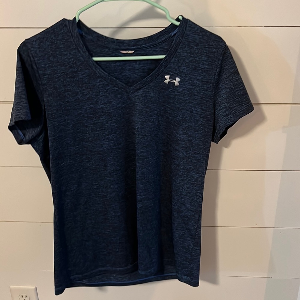 Womens Under Armour v neck size large